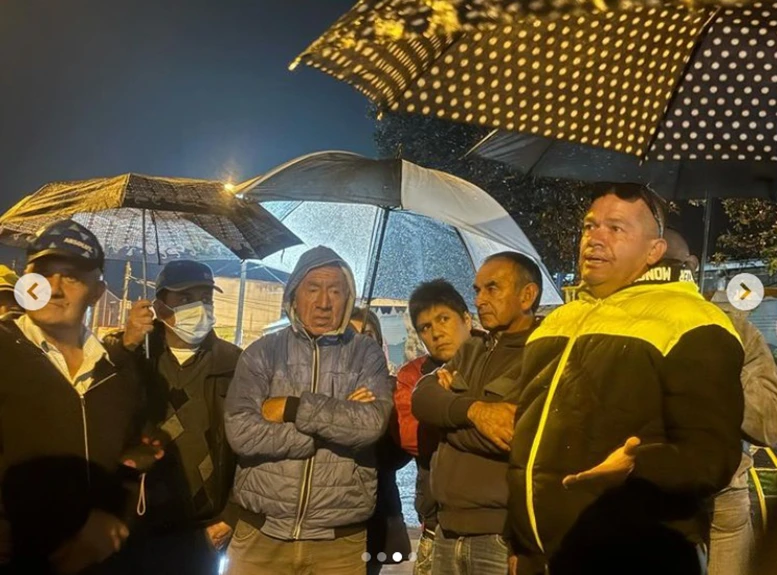 Reunion arrendatarios parqueadero plaza compartir